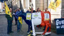 La vache bleu blanc rouge trônait devant la préfecture de Quimper, lundi.