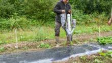 La canne à planter peut réaliser 3 opérations : semis, plantation et fertilisation.