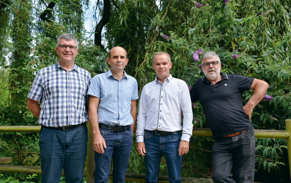 Éric Guillermic, responsable qualité Elvilap ; Frédéric Blot, président Elvilap ; Gaël Le Houedec, responsable du groupement ; Alain Guillotel, vice-président Elvilap - Illustration Syprolap et Celtalliance se regroupent