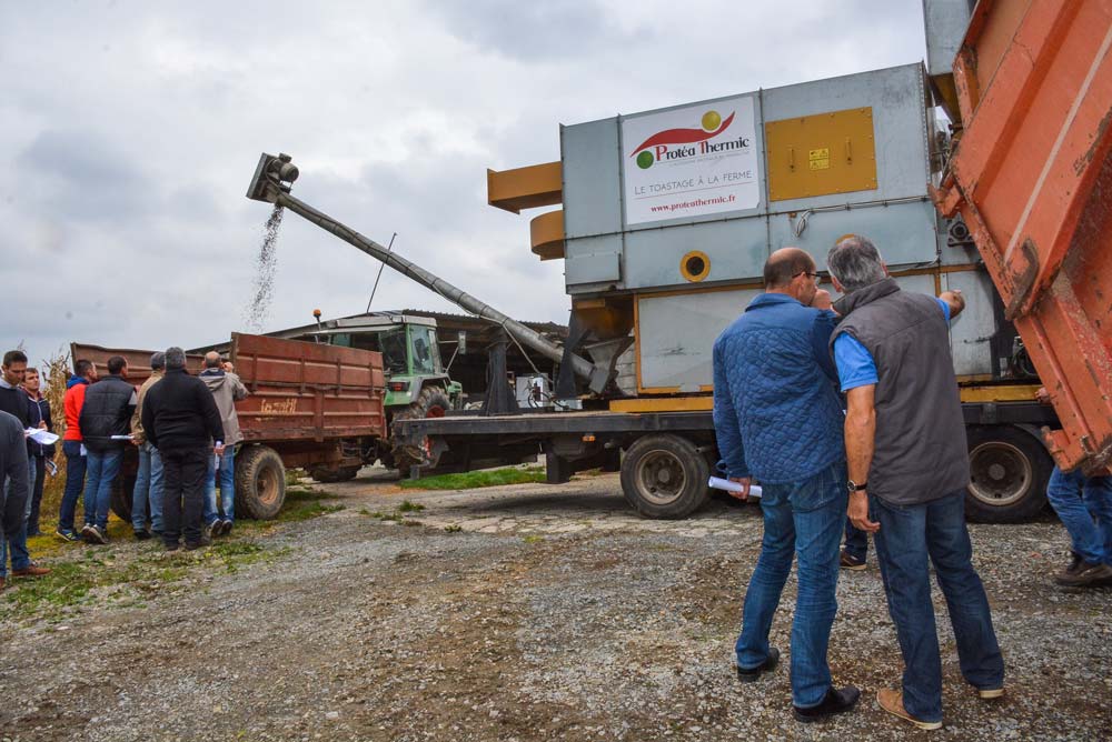 Le groupe Ceta Haute Rance a fait toaster 2,7 tonnes de graines de soja et 1,5 tonne de graines de féverole. - Illustration Le toastage testé par le Ceta Haute Rance