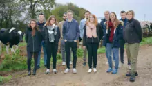 La promotion d'alternants de la branche agricole de D'aucy, en visite au Gaec de Kerbizien, à Noyal-Muzillac.