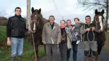 Quentin Prigent, Raymond et Mimi Vigouroux, Bernadette, Manon et Claude Prigent avec les juments Uzila de Kerza et sa fille Couickly de Kerza