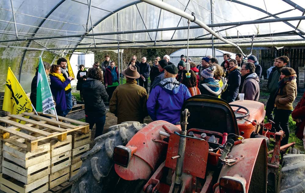 À Tréméreuc, les manifestants se sont rassemblés sur une exploitation maraîchère voisine d’un projet de 10 000 m2 de serres de tomates chauffées. - Illustration Préserver le sol et les marchés