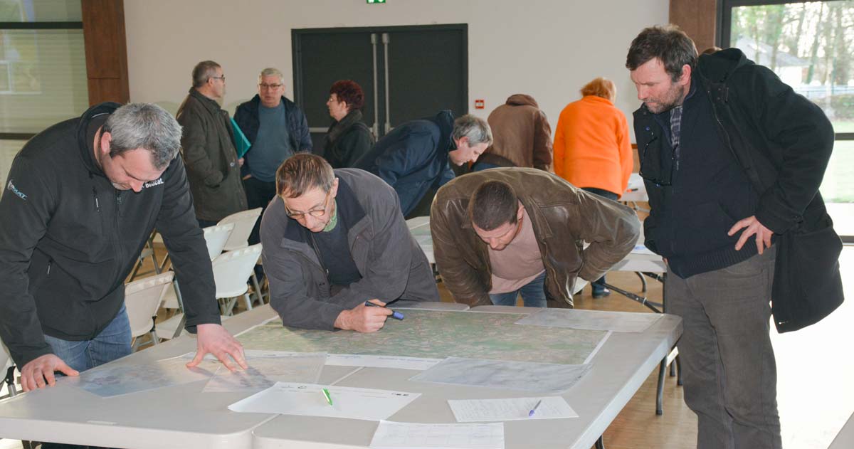 La cartographie du site a été présentée par commune, sur fond du registre parcellaire graphique anonyme, afin que chaque agriculteur puisse valider ou proposer des corrections à apporter au tracé (secteurs du Roi Morvan Communauté et de Quimperlé) - Illustration Un périmètre Natura 2000 en cours de révision