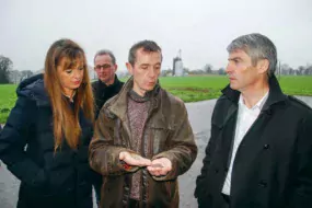 De gauche à droite : Christine Larsonneur, directrice de l’association « Blé noir tradition Bretagne » ; Franck Adenys, président ; Michel le Friant, Triskalia ; Olivier Allain, vice-président Région Bretagne.