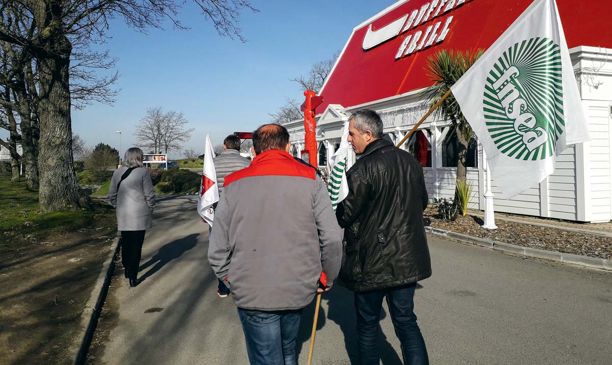 En Ille-et-Vilaine, une petite délégation d’agriculteurs est allée chercher des renseignements sur l’origine des viandes et les prix d’achat. - Illustration La FDSEA et les JA en visite dans des restaurants