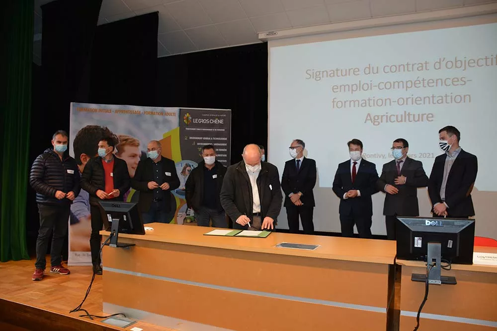 dd7990.hr - Illustration Signature du contrat d’objectifs agriculture