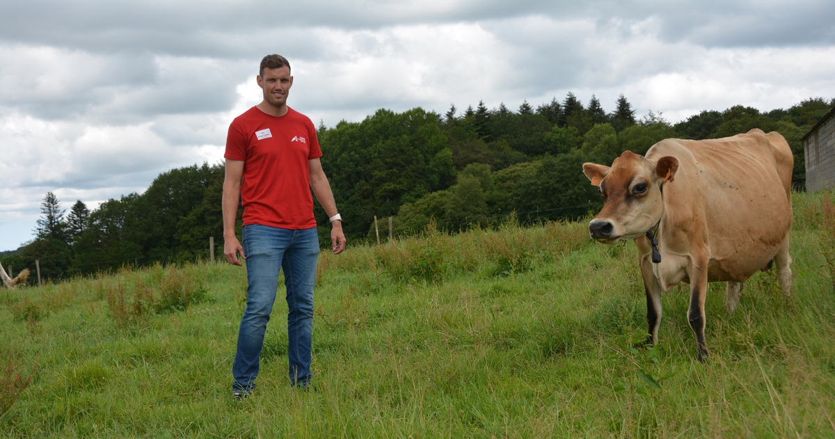 17263 hr - Illustration « La ferme familiale coche toutes les cases »