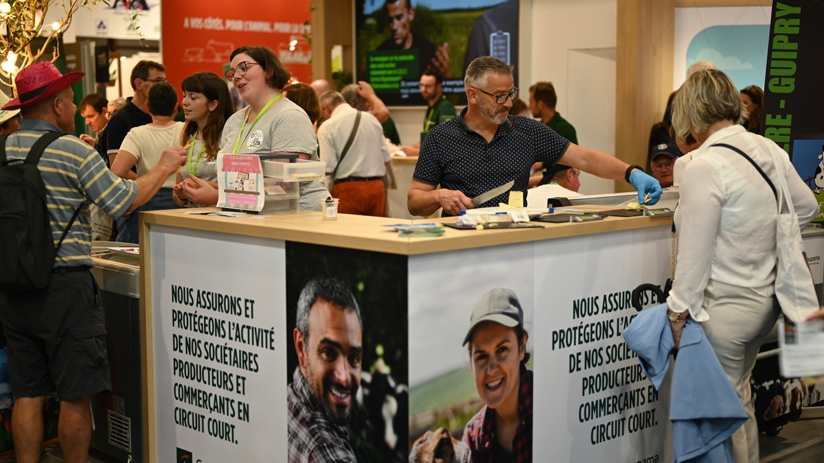 17422.hr - Illustration Des producteurs à l’honneur sur le stand Groupama