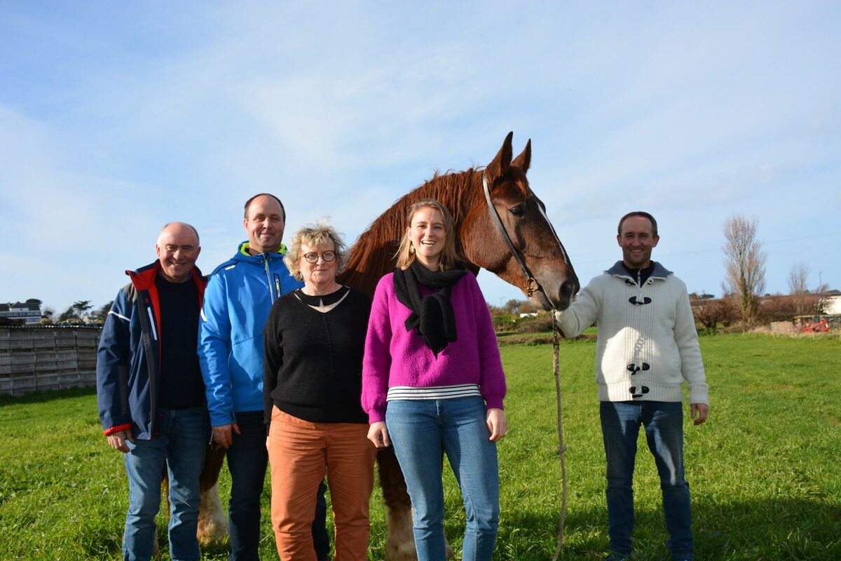 18959.hr - Illustration La passion du cheval comme trait d’union familial