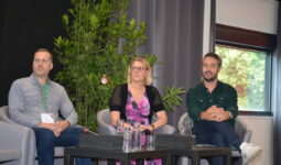 Table ronde congrès FNP 2024 : Philippe Trémel, propriétaire Super U Pont Croix ; Carole Joliff, présidente CRP Bretagne ; Florian Breton, fondateur de Miimosa