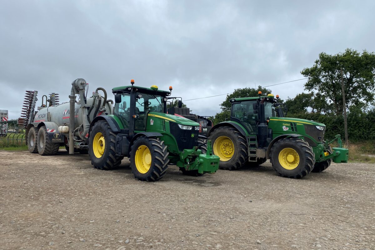 2018 john deere 6230r & 2014 john deere 7230r - Illustration Ritchie Bros organise une vente agricole exceptionnelle dédiée à la transmission de l’ETA de l’Elorn le 23 septembre