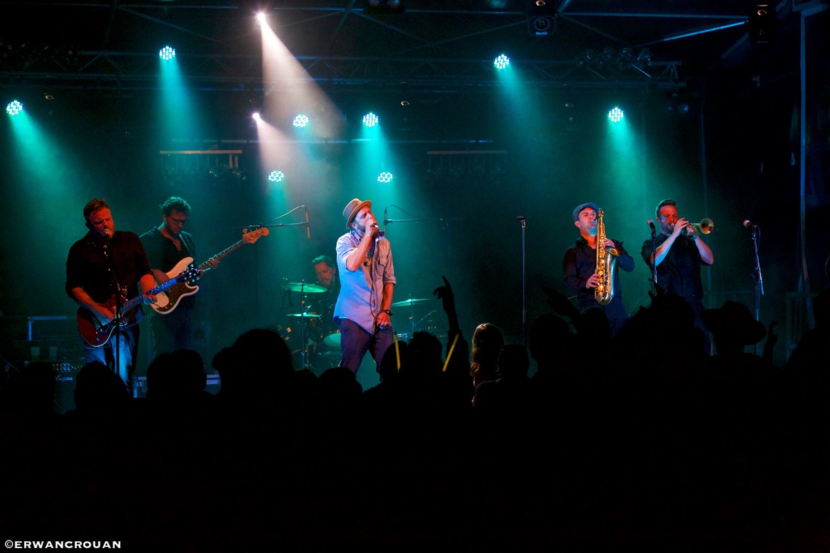 Groupe de musique sur scène