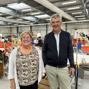 Nadine Bertholom-Cotten et François Bertholom dans l'usine Guy Cotten de Trégunc