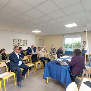 Groupe d'enseignants en réunion