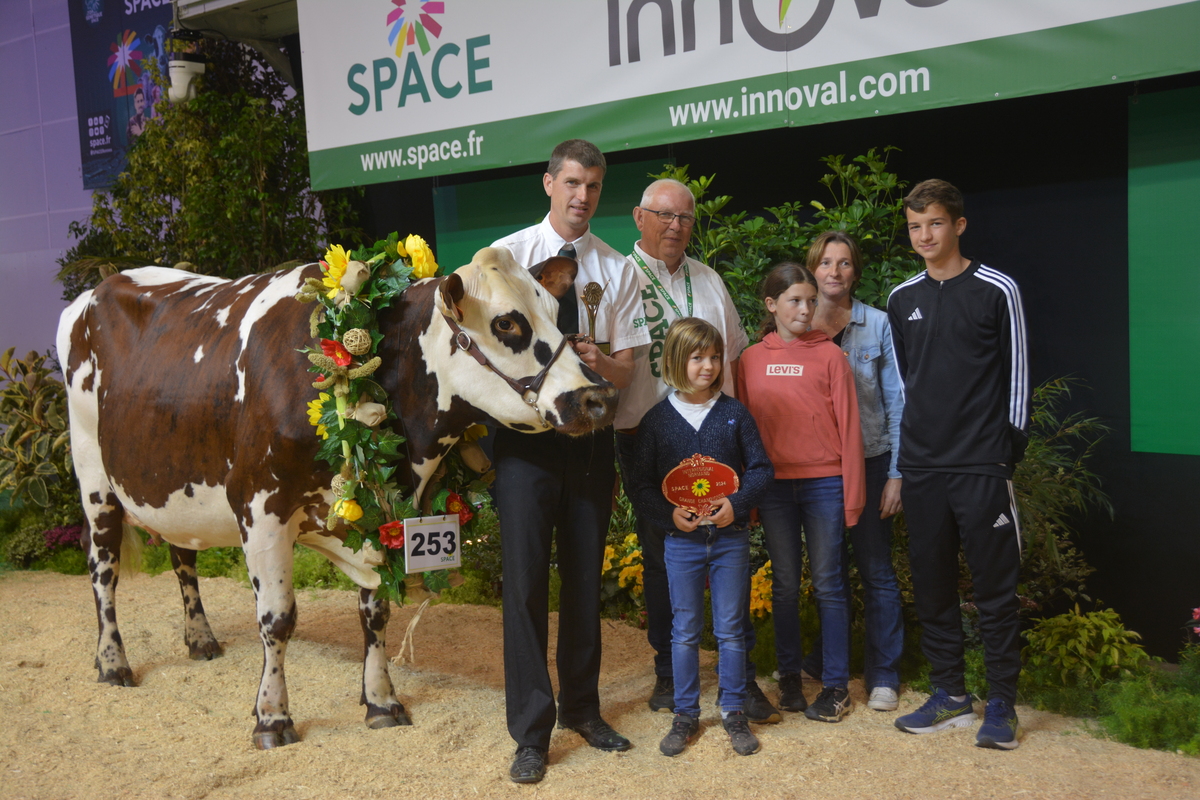 Grande championne du concours Normand au Space 2024 - Illustration Pataya taillée pour gagner