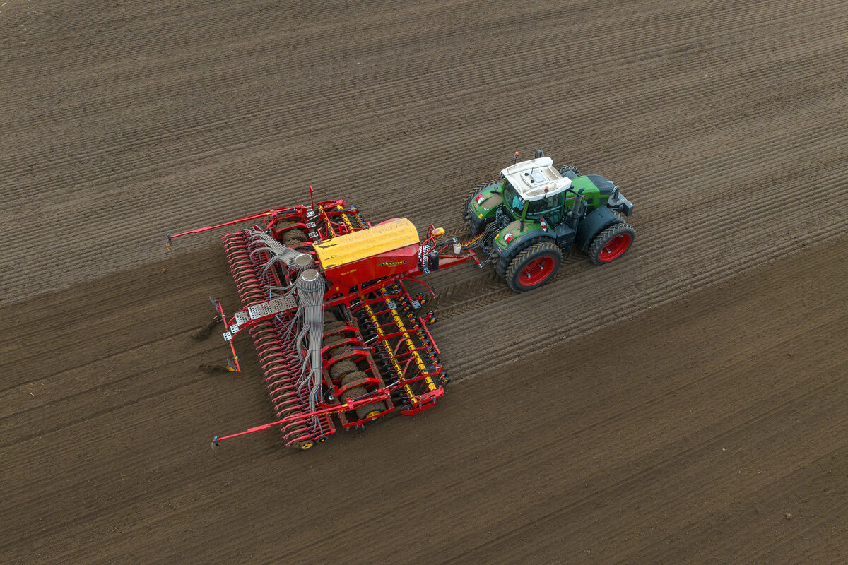 semis de céréales vue par drone - Illustration Risque de requalification en agriculture : rappel  de quelques règles