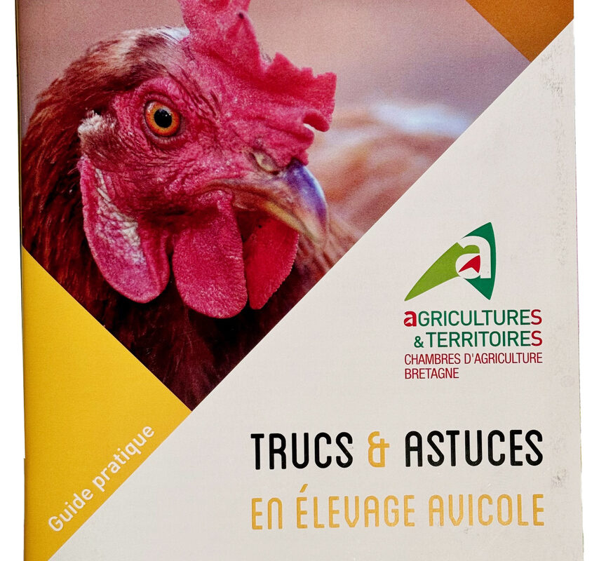 La couverture d'un livret de la Chambre d'agriculture de Bretagne. - Illustration 33 idées pratiques issues d’ateliers avicoles