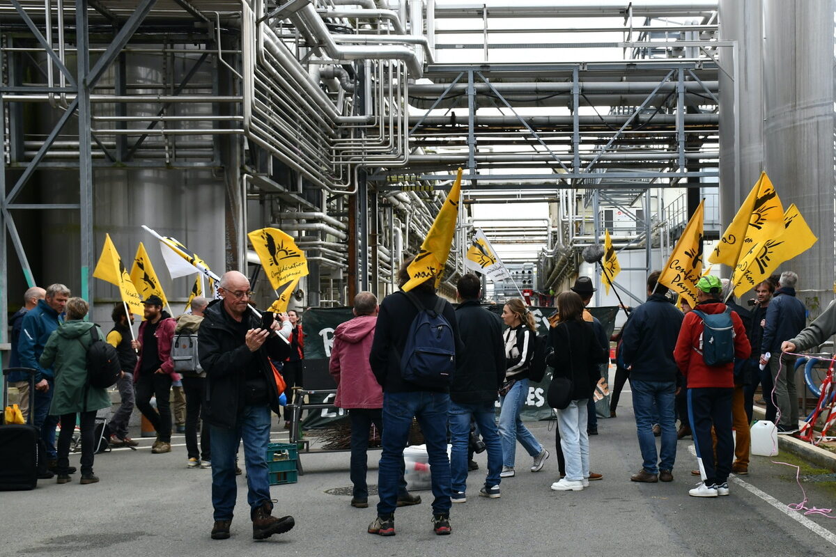 Les manifestants dans l'usine Lactalis - Illustration La Conf’ dénonce les « pratiques indécentes »