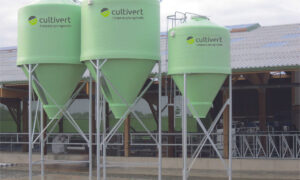 3 silos d'aliment de la marque cultivert