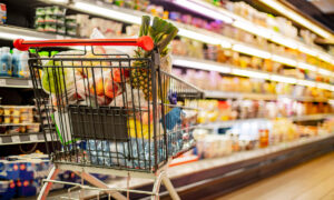 caddie dans un supermarché