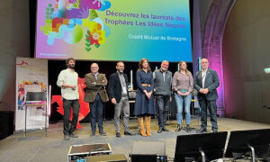 Les lauréats du huitième Trophée Les Idées Neuves sur une scène