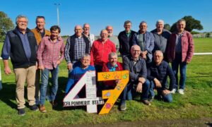 Photo de classe après 47 ans