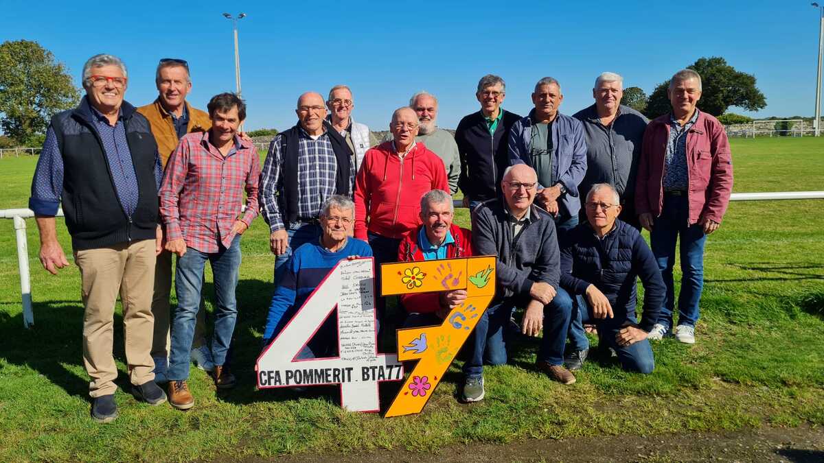 Photo de classe après 47 ans - Illustration Retrouvailles : Copains un jour, copains pour toujours