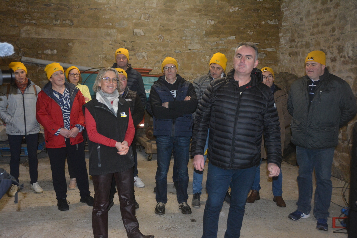 Une partie des candidats de la Coordination rurale du Finistère - Illustration Les bonnets jaunes présentent leur liste