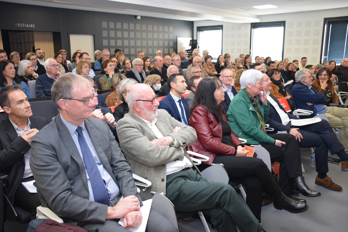 Un auditoire dans une salle