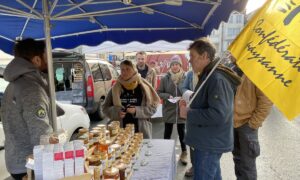 La Confédération paysanne sur le marché de Morlaix