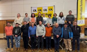 Un groupe d'agriculteurs du syndicat de la Coordination rurale des Côtes d'Armor