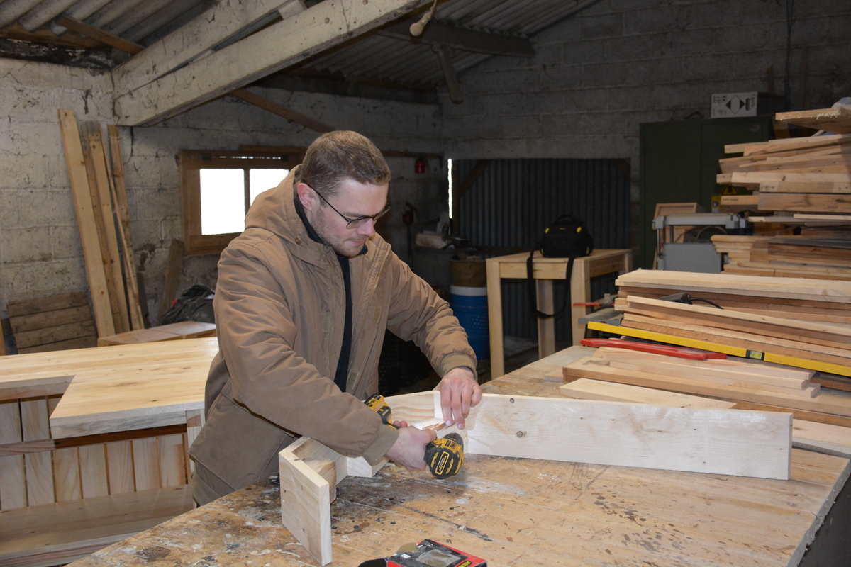 Atelier fabrication meubles en palettes