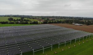 La vue aérienne d'une canopée photovoltaïque