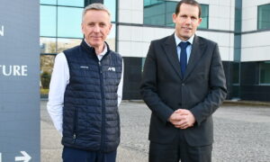 Laurent Kerlir et Sébastien Giraudeau devant la Maison de l'agriculture de Rennes